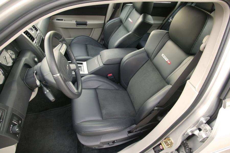  Chrysler 300C SRT8 2004 года  (EU) (фото 26 из 47)